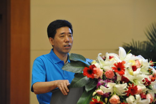 会上,作为卫生部国家临床重点专科代表,肺部肿瘤科主任王长利,食管