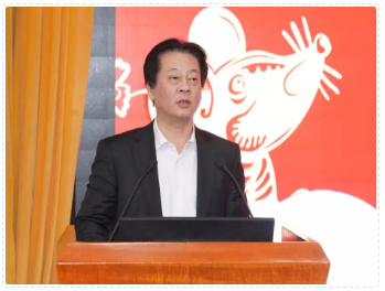 党委书记陆伟代表院党委和院领导班子对后勤职工一年来的辛勤付出表示